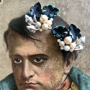 Vintage Pearl Silvertone Earrings / Captivating Clip-ons